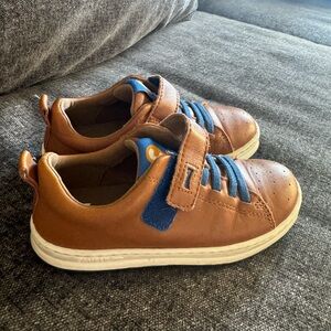 Young Boys camper shoes Tan size 27/10